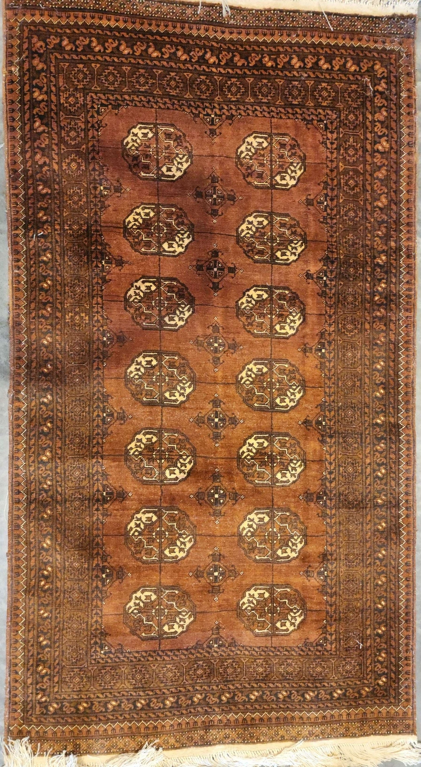 Brown Bukhara Handmade Vintage Carpet (4 X 6 Feet, Pre-1980)(Sn:1961)