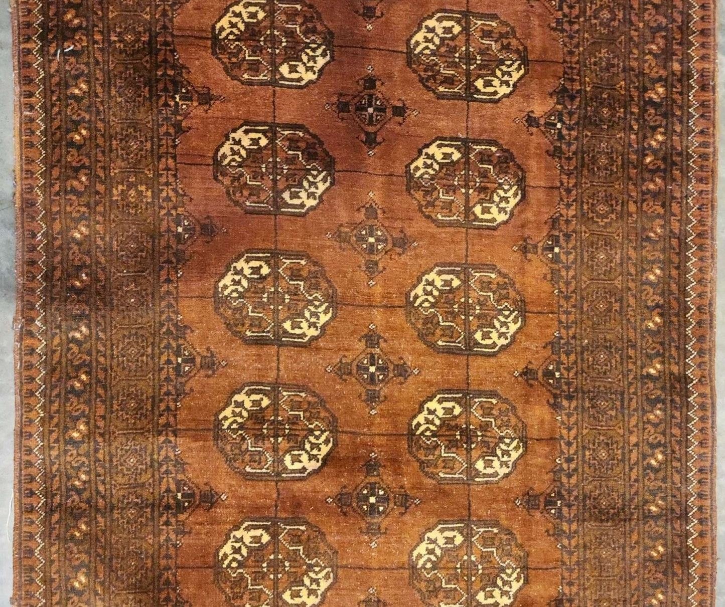 Brown Bukhara Handmade Vintage Carpet (4 X 6 Feet, Pre-1980)(Sn:1961)
