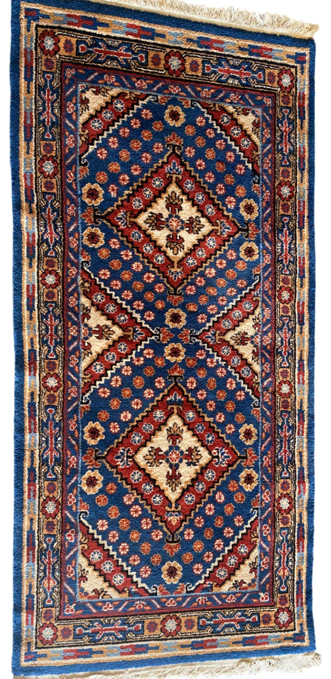 Tribal Shiraz Rug – 3x7 Feet – Hand-Knotted Wool with Diamond Medallions (Sn:2943)