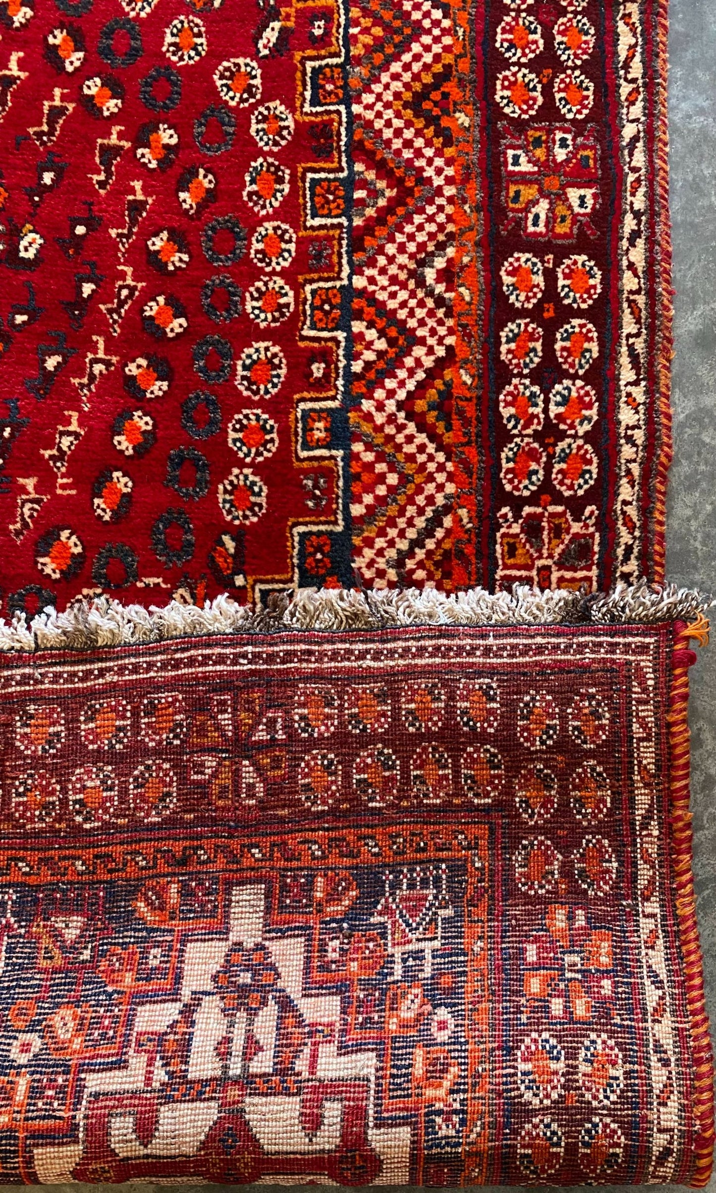 Handmade 5x8 Feet Vintage Qashqai Persian Rug (SN: 2467)