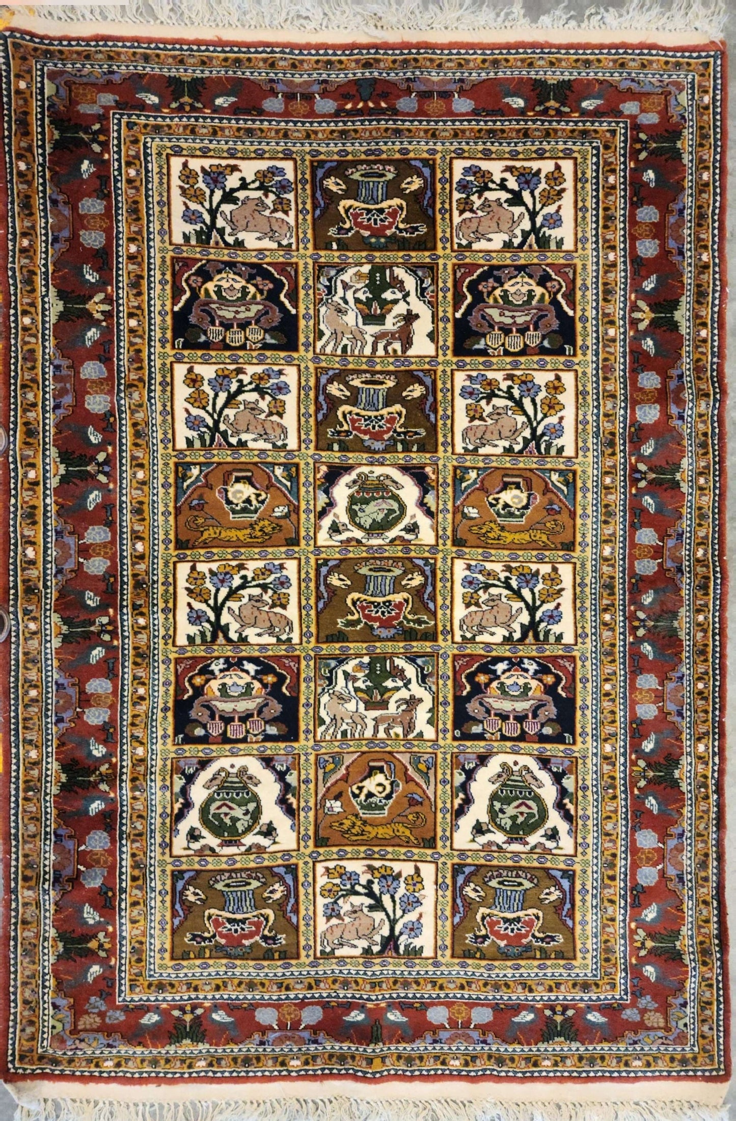Red Bakhtiari Khesti Design 4 X 6 Feet (Sn:2734)
