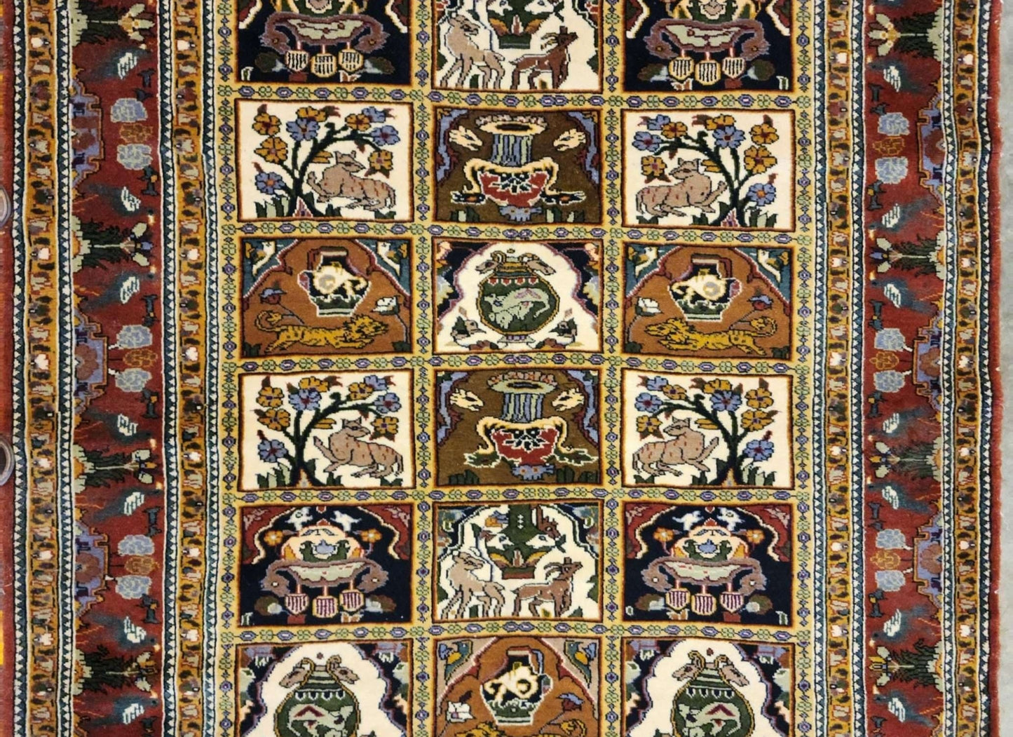 Red Bakhtiari Khesti Design 4 X 6 Feet (Sn:2734)