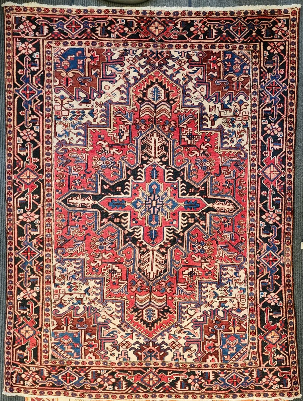 Vintage Heriz Persian Rug – 7x10 Feet – Hand-Knotted Wool with Geometric Medallion Design (SN:3943)