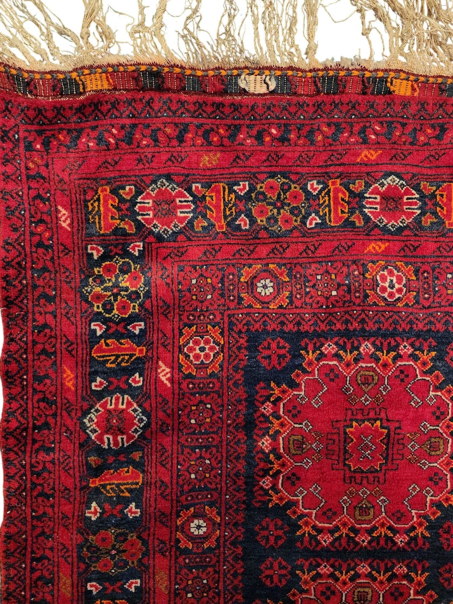 Vintage Baluch Tribal Rug – Geometric Medallion Design | 4.3 x 6.4 Feet (Sn:7511)
