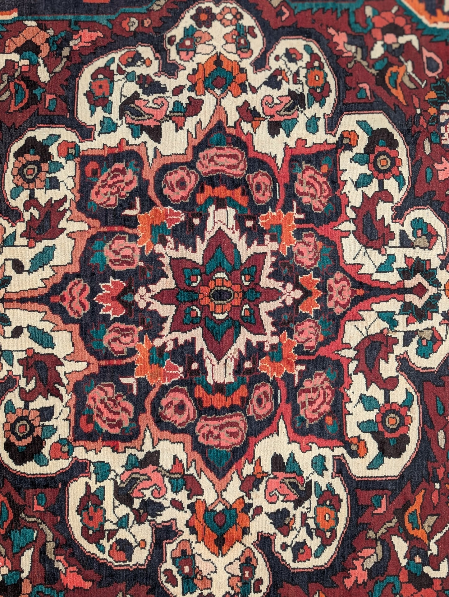 Red Persian Bakhtiari 7X10 Feet (Sn:5883)