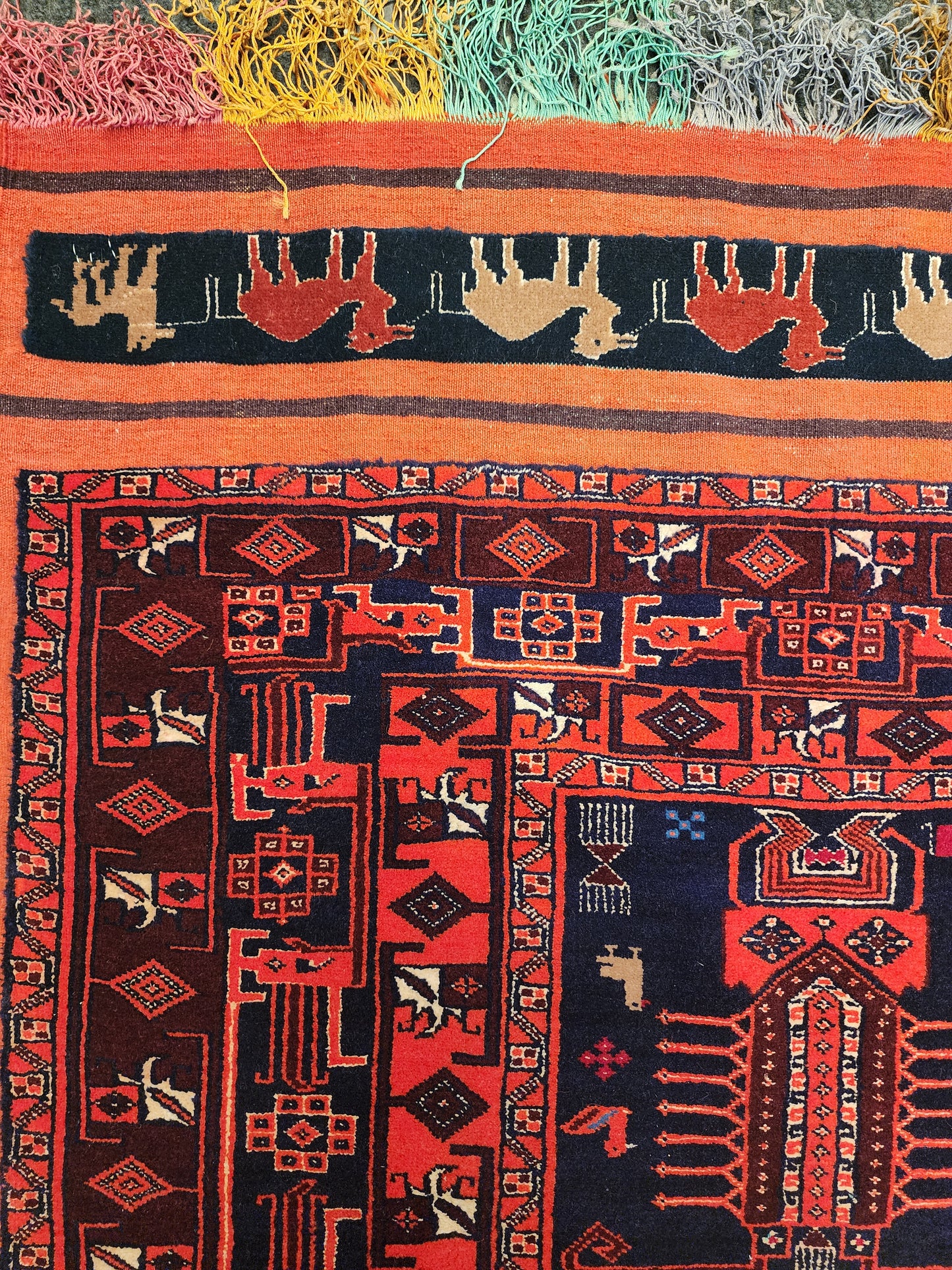 Persian Qashqai Tribal Rug – Hand-Knotted Wool Masterpiece | 4.5 x 7.0 Feet (Sn:3172)