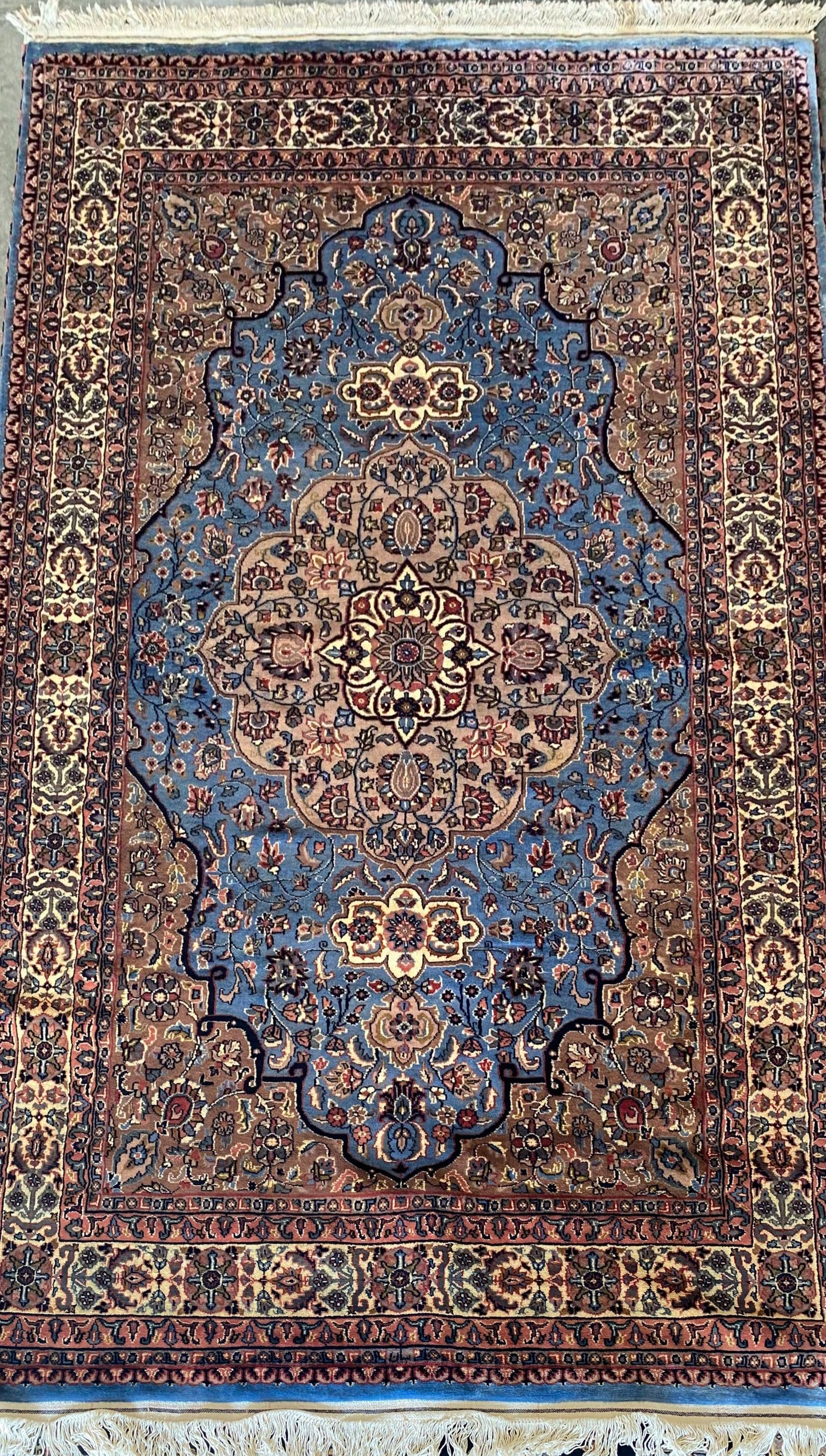 Vintage Persian Kashan Rug – 5.5x8 ft – Hand-Knotted Wool with Medallion Floral Design(SN:7208)