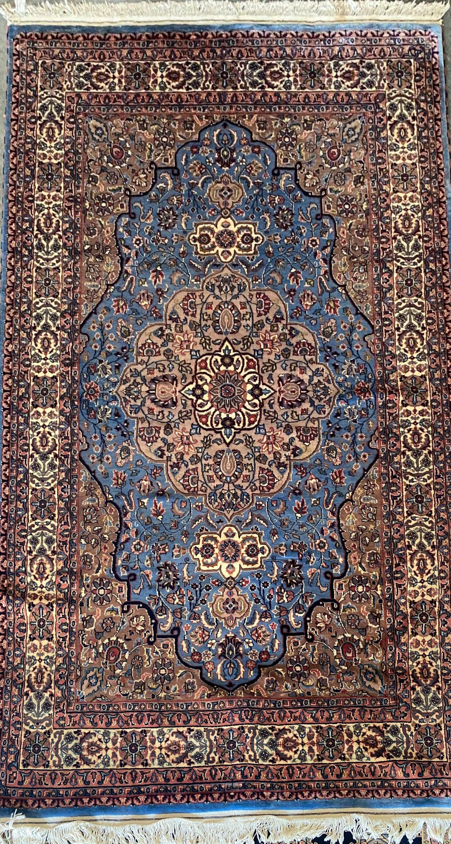 Vintage Persian Kashan Rug – 5.5x8 ft – Hand-Knotted Wool with Medallion Floral Design(SN:7208)