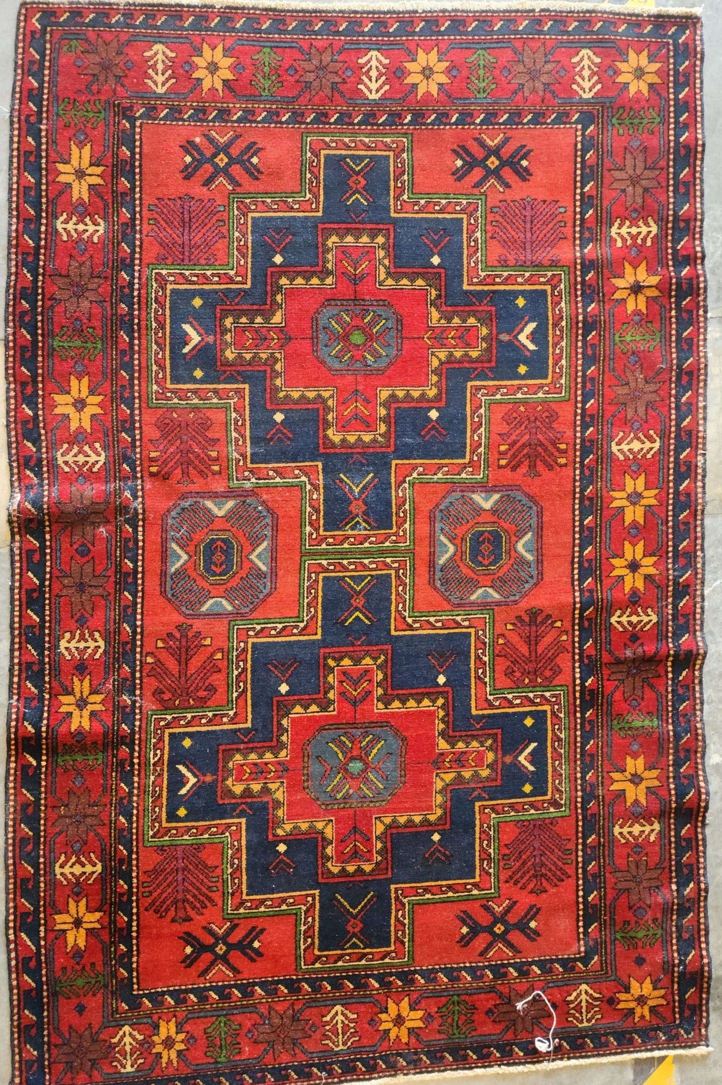 4x6 Ft Handmade Caucasian Kazak Rug – Geometric Tribal Design (Sn:7230)