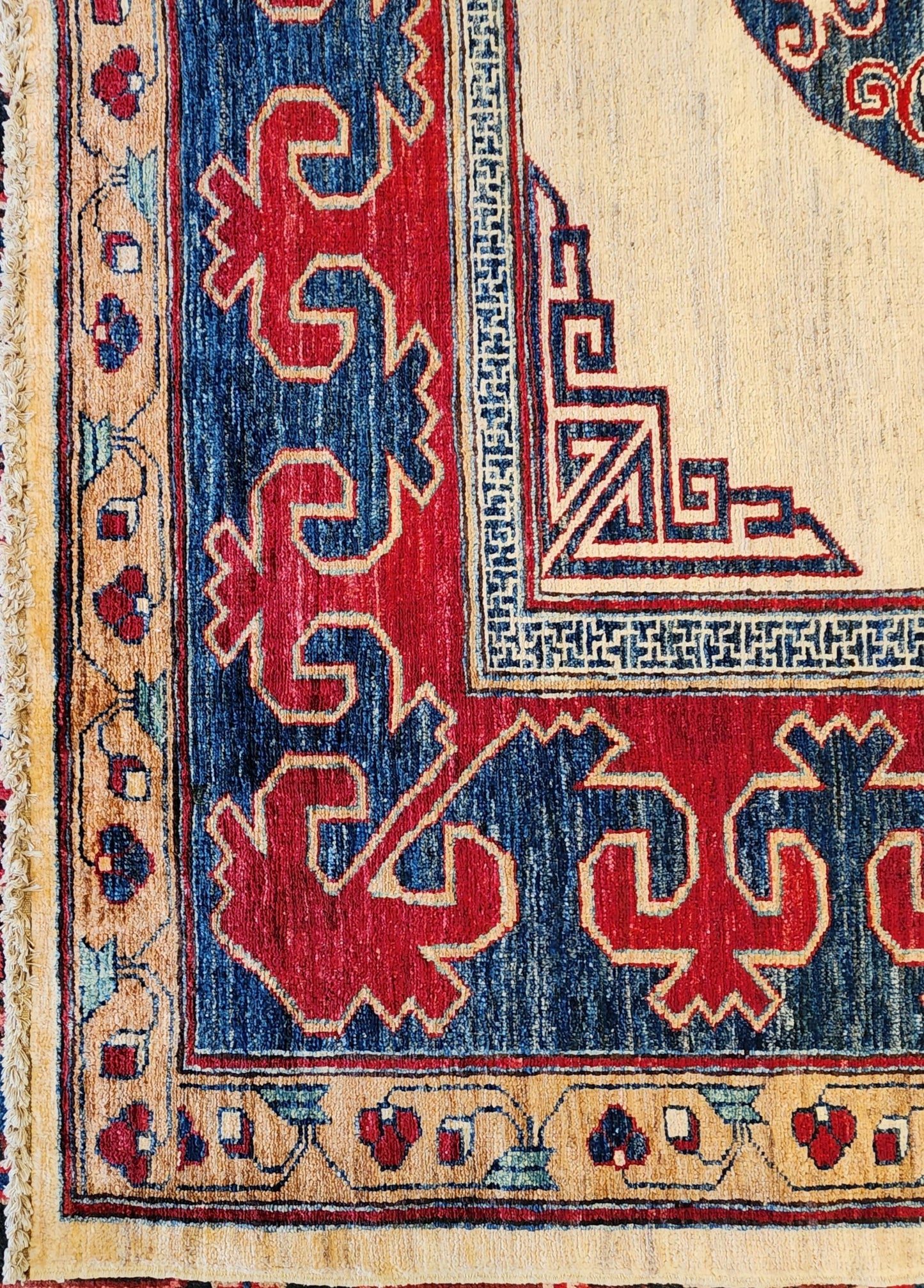 Handmade 7x10 Feet Cream Kazak Tribal Rug (SN:7524)