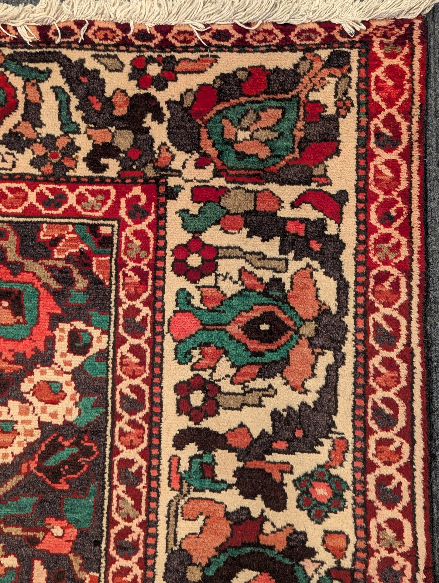 Red Persian Bakhtiari 7X10 Feet (Sn:5883)