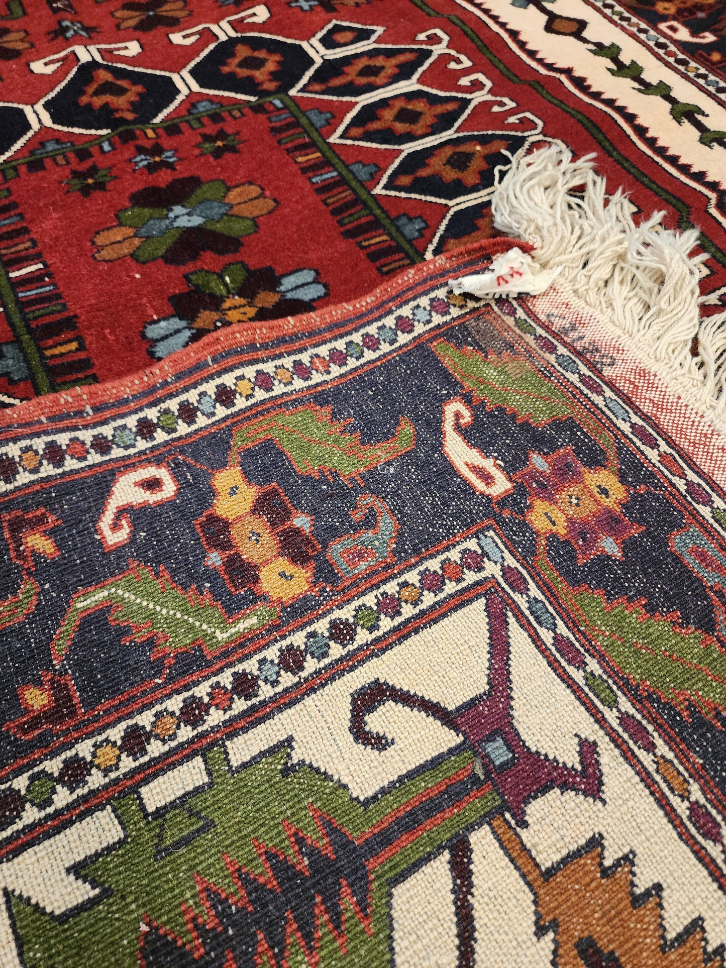 Vintage Persian Qashqai Rug – Nomadic Medallion & Tribal Motifs | 4.5 x 6 Feet(Sn:3178)