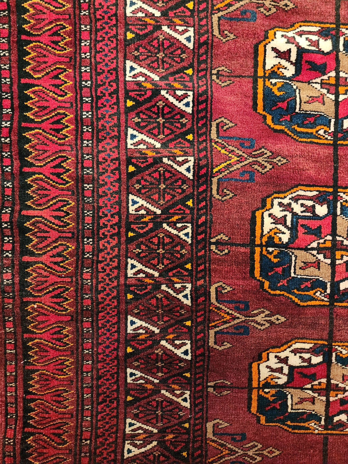 Red Turkmen Bokhara Rug – Hand-Knotted Tribal Wool | 4.0 x 6.0 Feet (Sn:5897)