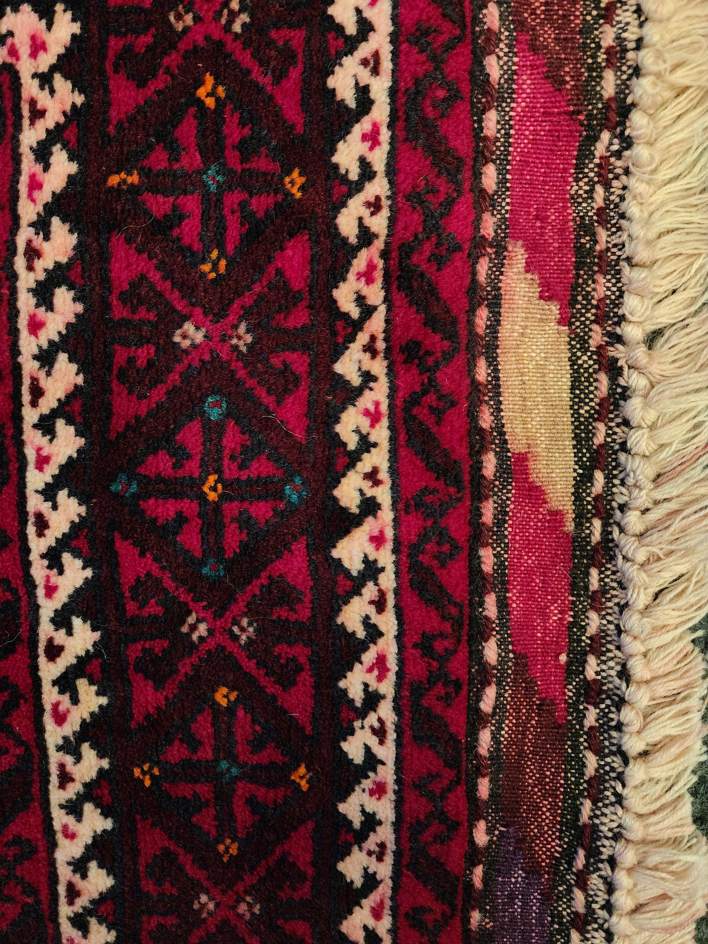 Vintage Baluch Tribal Rug – Geometric Gul Medallions | 4.0 x 6.0 Feet (Sn:5587)