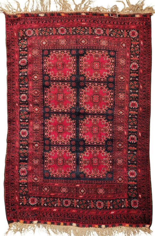 Vintage Baluch Tribal Rug – Geometric Medallion Design | 4.3 x 6.4 Feet (Sn:7511)