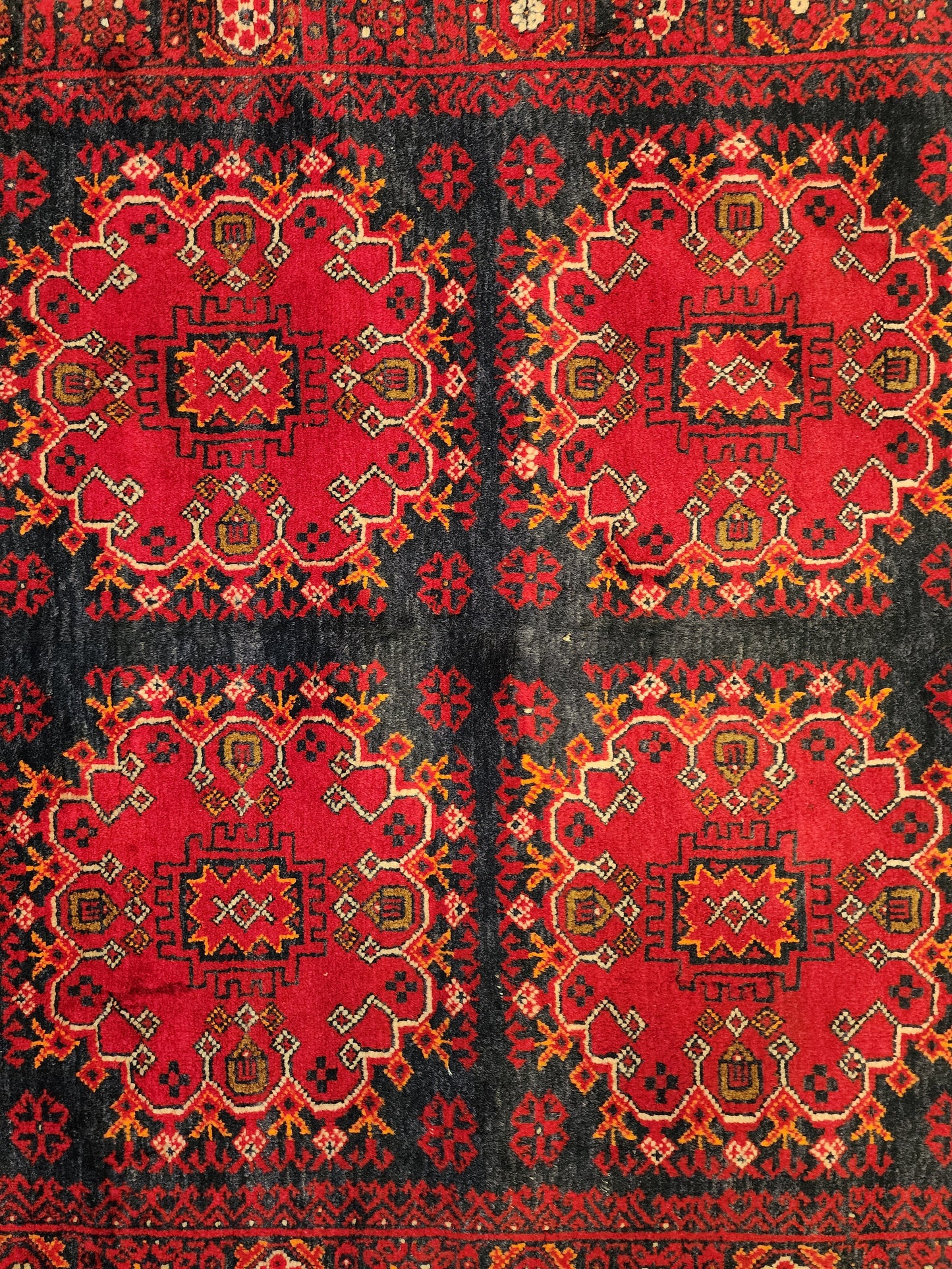 Vintage Baluch Tribal Rug – Geometric Medallion Design | 4.3 x 6.4 Feet (Sn:7511)