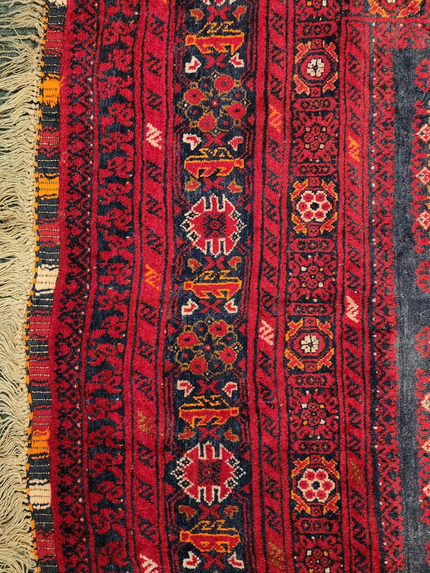 Vintage Baluch Tribal Rug – Geometric Medallion Design | 4.3 x 6.4 Feet (Sn:7511)