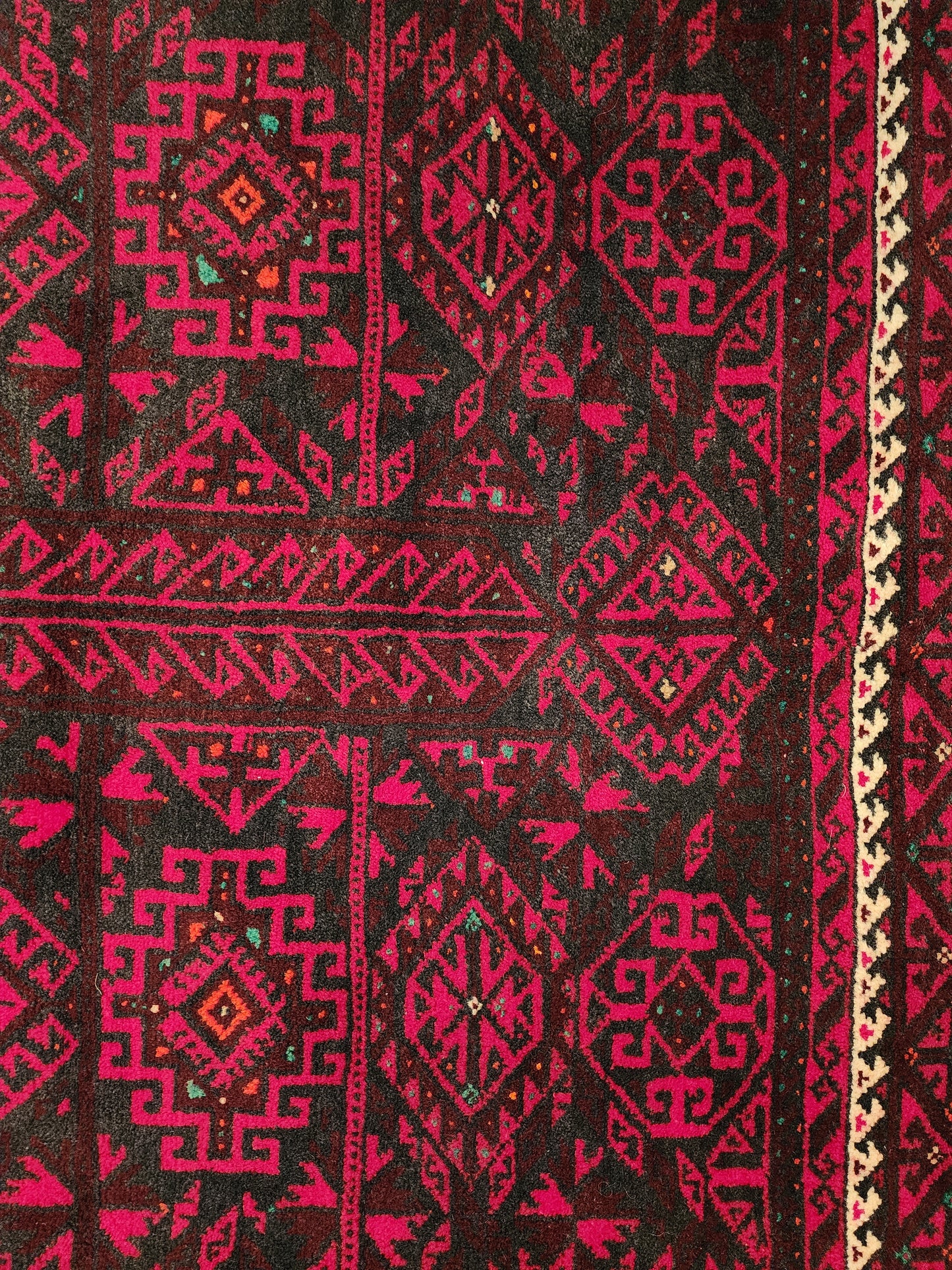 Vintage Baluch Tribal Rug – Geometric Gul Medallions | 4.0 x 6.0 Feet (Sn:5587)