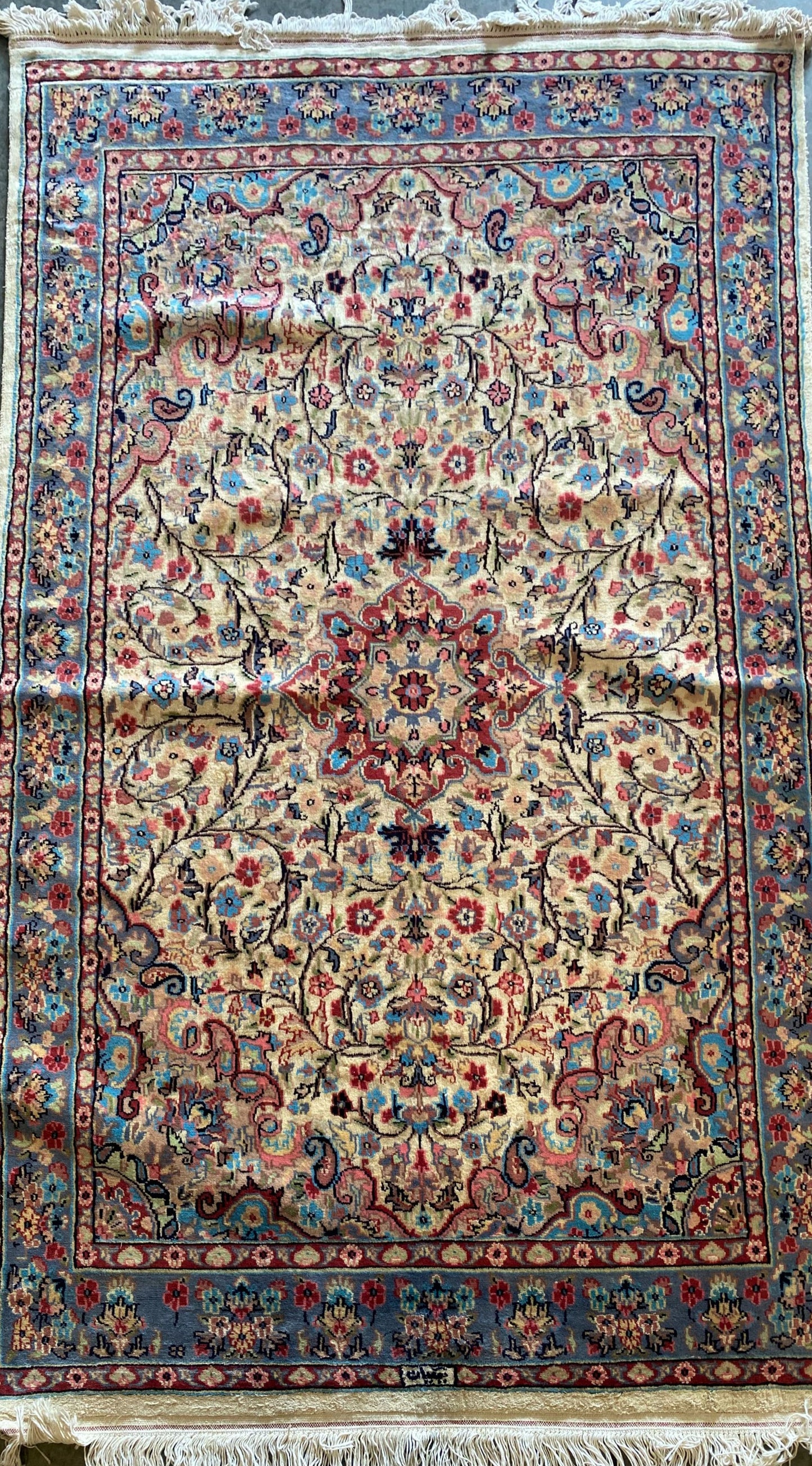 Cream Kashan 4 x 6 Feet (SN:7000)