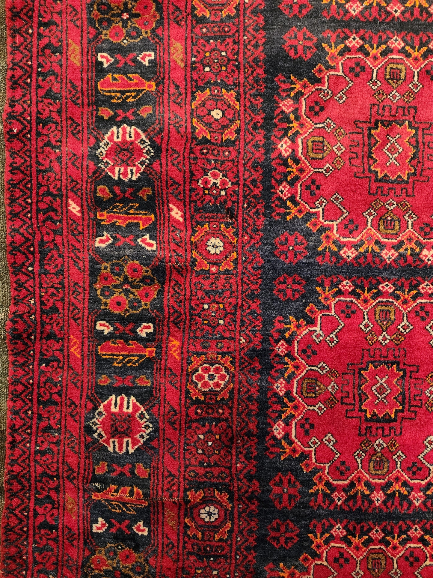 Vintage Baluch Tribal Rug – Geometric Medallion Design | 4.3 x 6.4 Feet (Sn:7511)