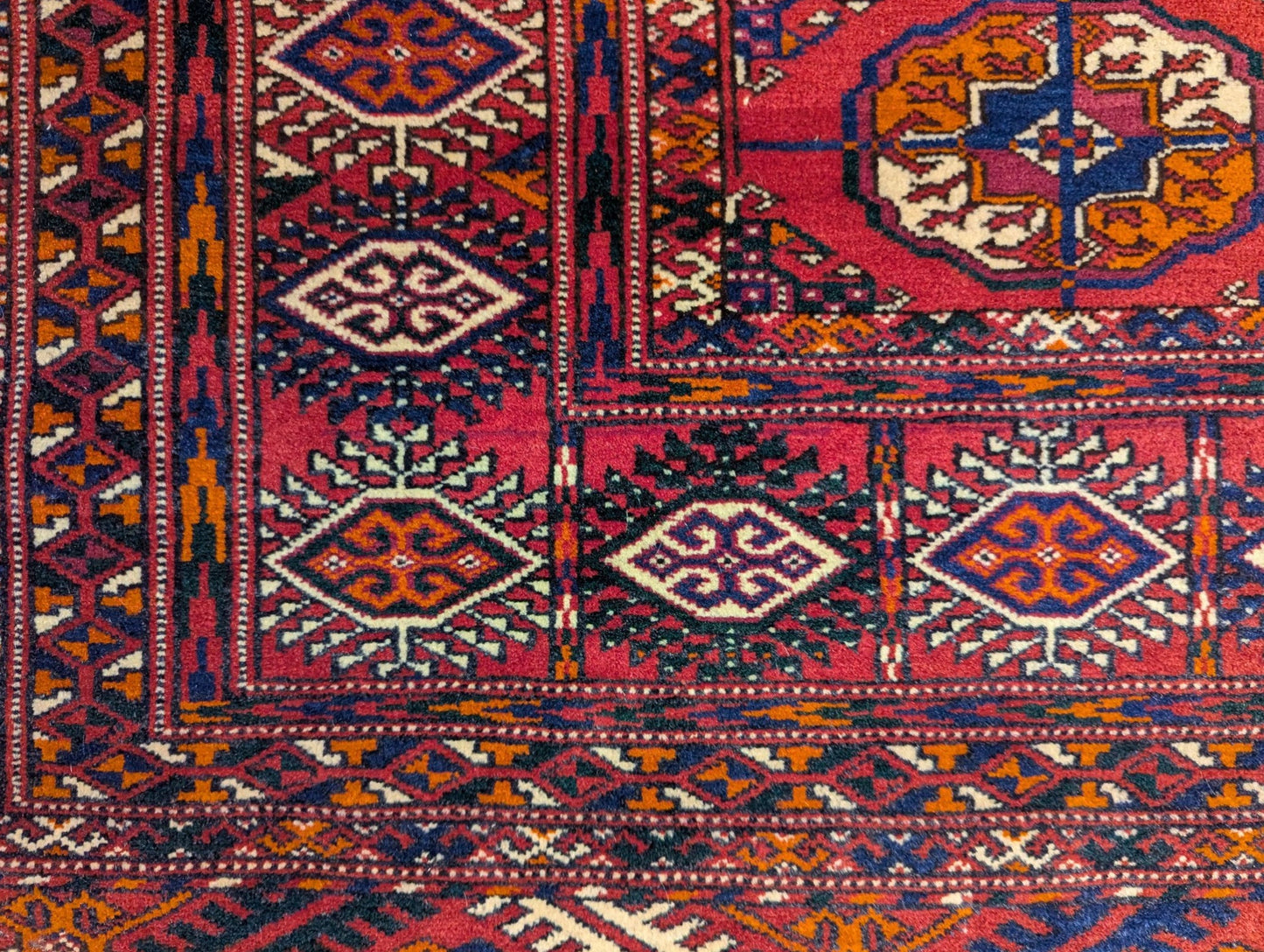 Vintage Turkmen Tekke Bokhara Rug – 4.3x6 Feet | Handwoven Tribal Wool Carpet(Sn:7309)