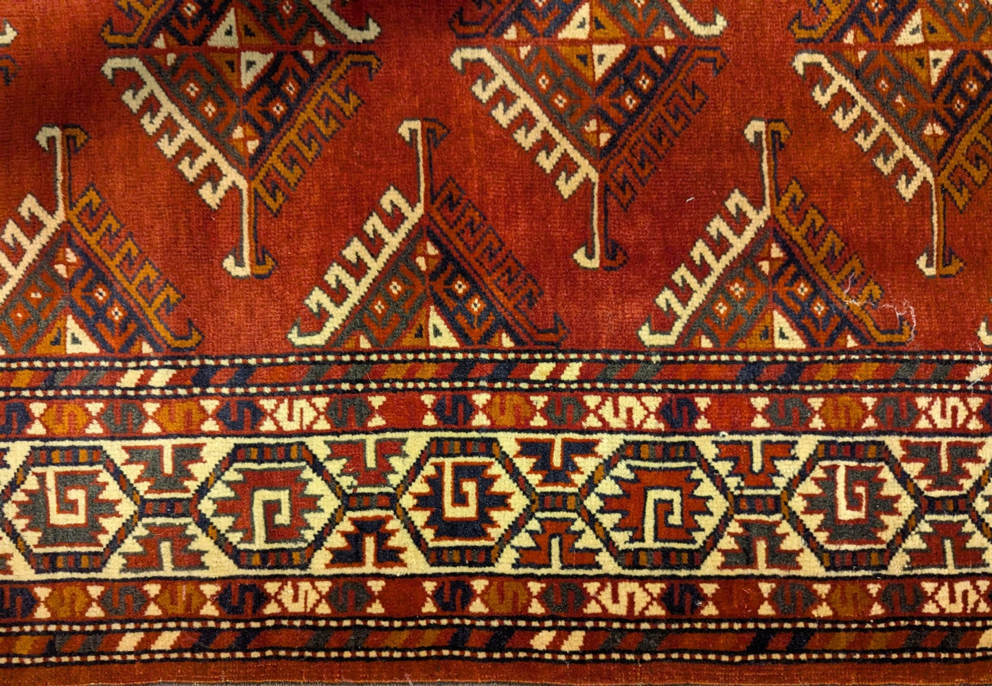 Vintage Yomud Rug – Handwoven 4x6 ft Tribal Wool Carpet(Sn:7696)