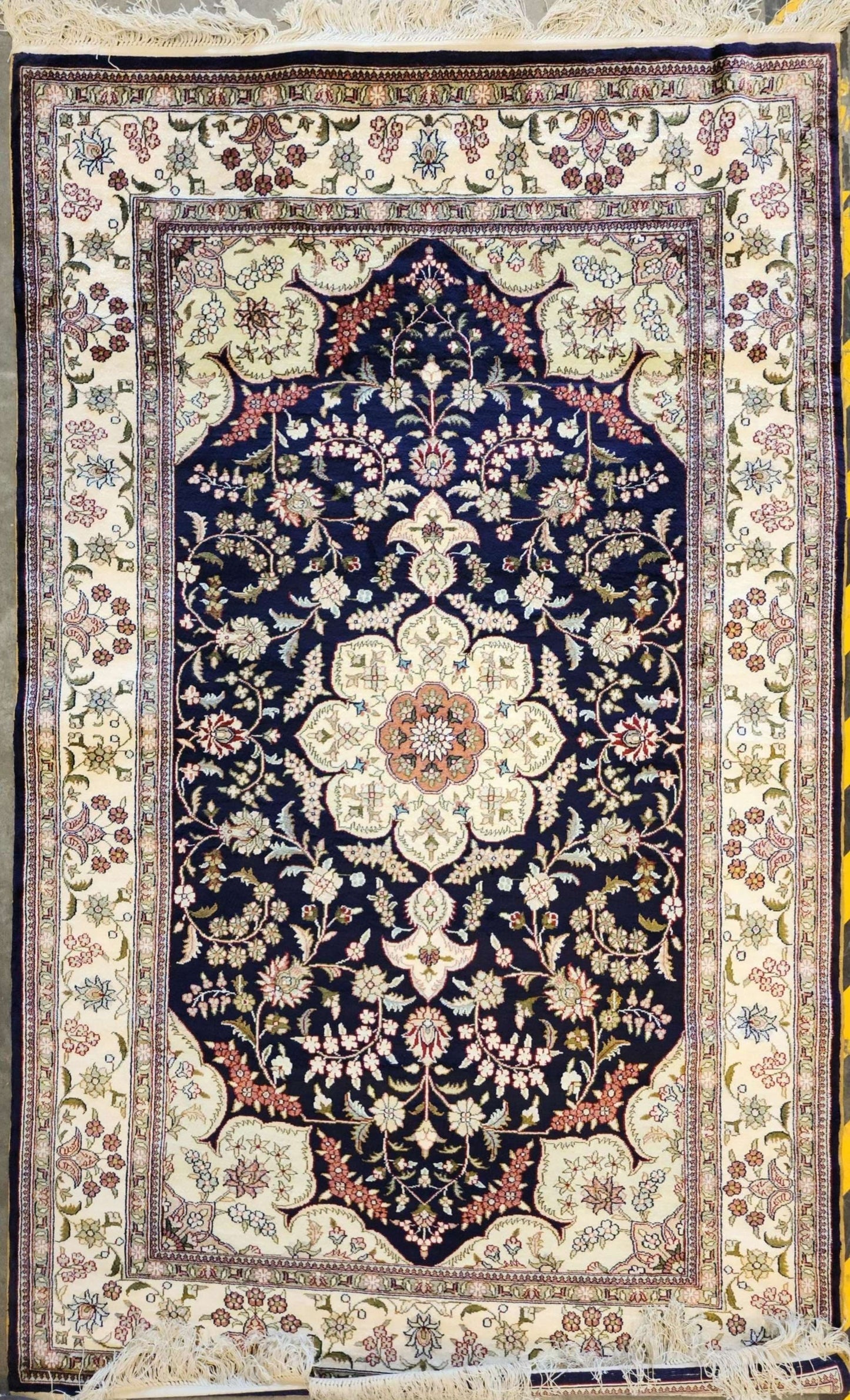 Blue Qum 3 x 5 Feet