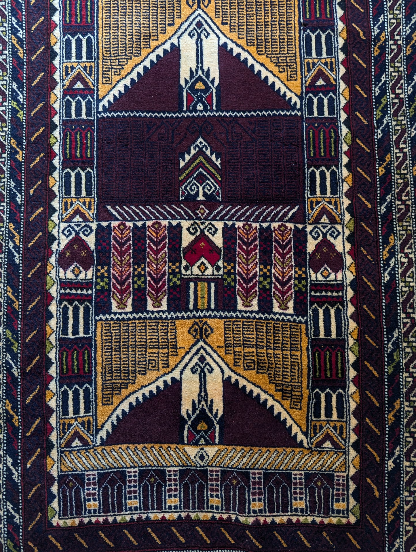 Vintage Baluch Prayer Rug – 2.5x4 ft – Hand-Knotted Tribal Wool Carpet(Sn:7682)