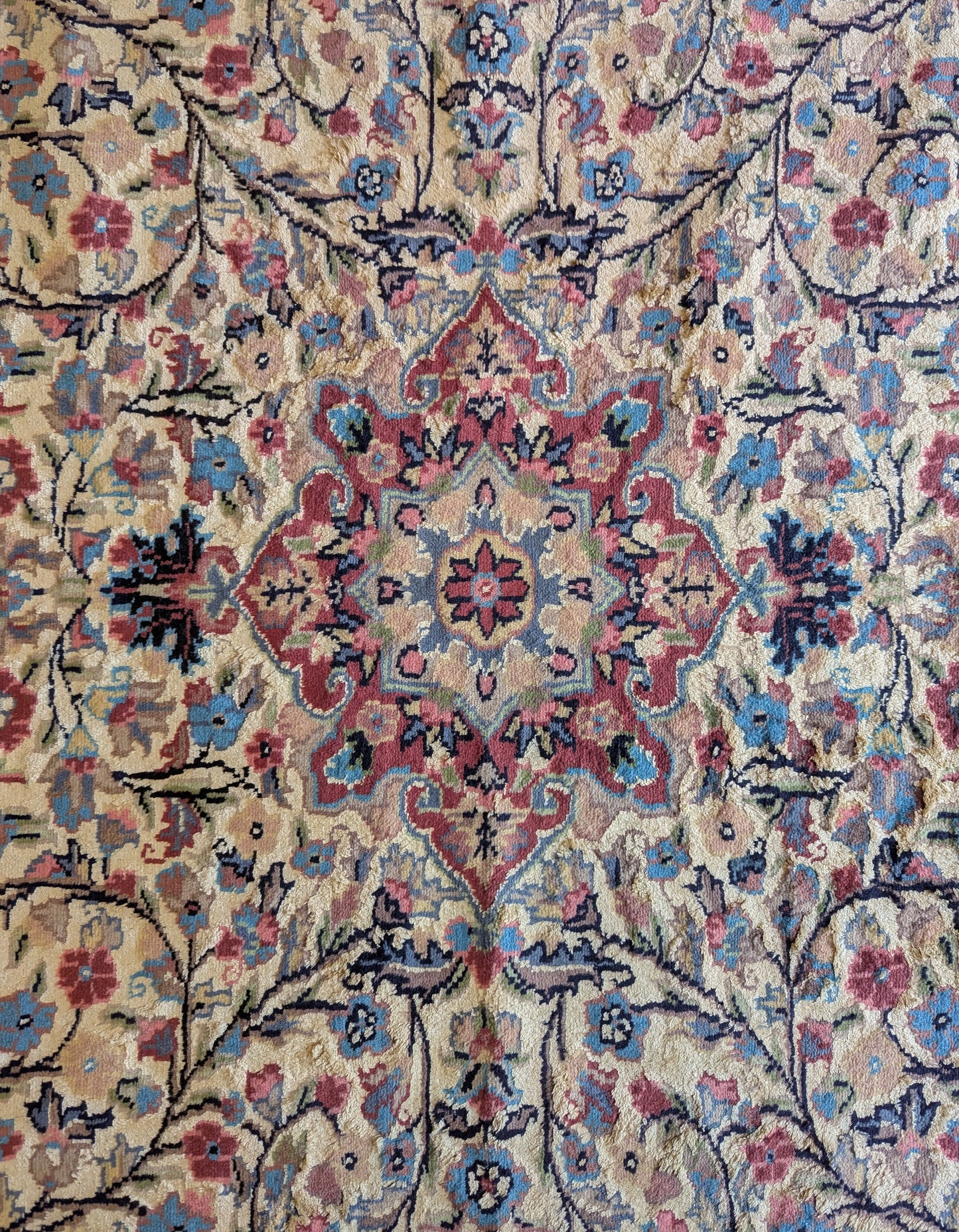 Handmade Vintage Kashan Rug – 4x6 Feet – Cream Base with Floral Medallion(SN:7000)