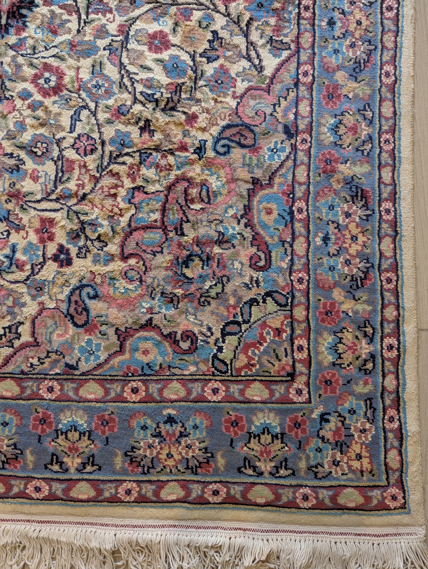Handmade Vintage Kashan Rug – 4x6 Feet – Cream Base with Floral Medallion(SN:7000)