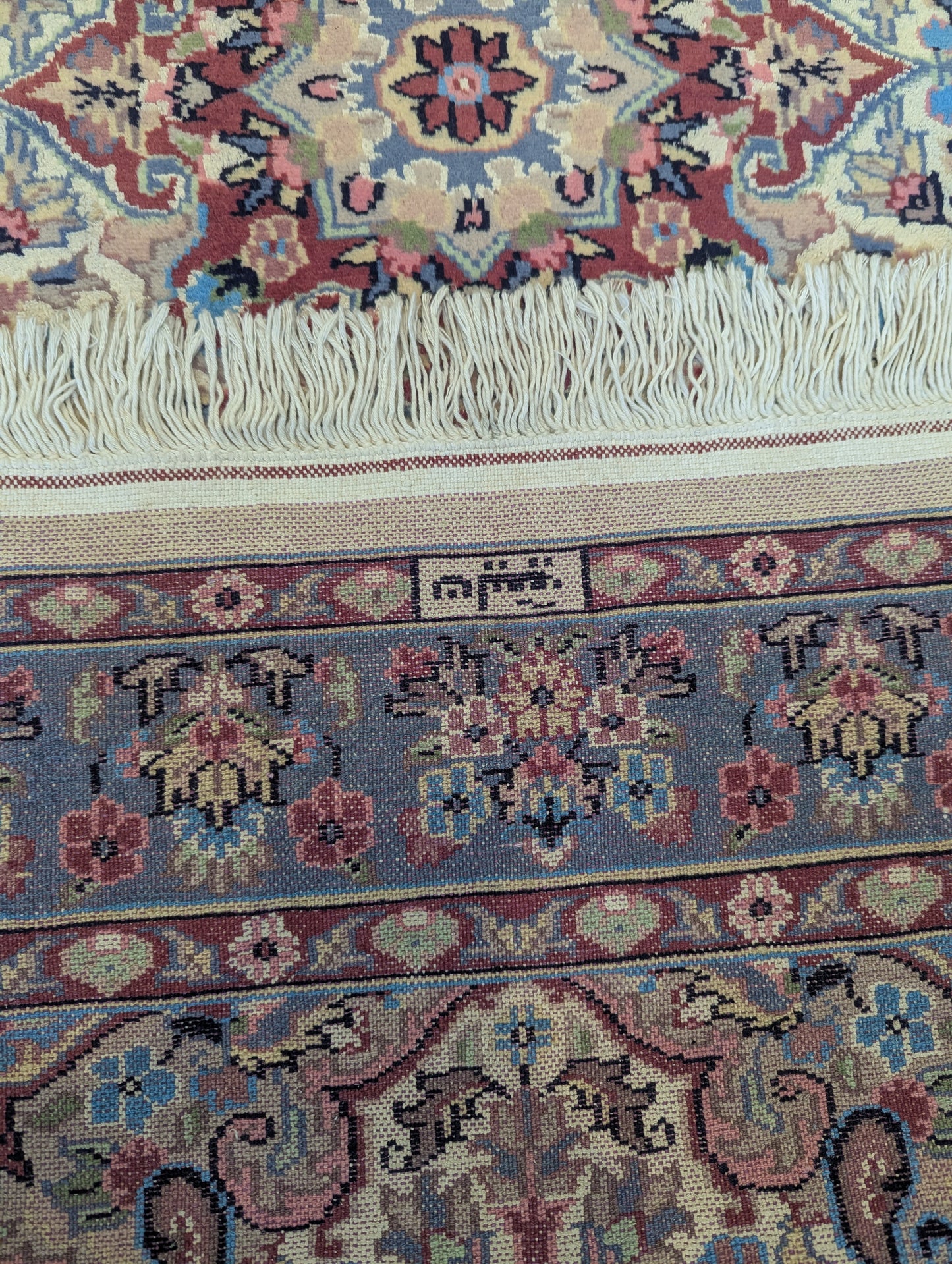 Handmade Vintage Kashan Rug – 4x6 Feet – Cream Base with Floral Medallion(SN:7000)