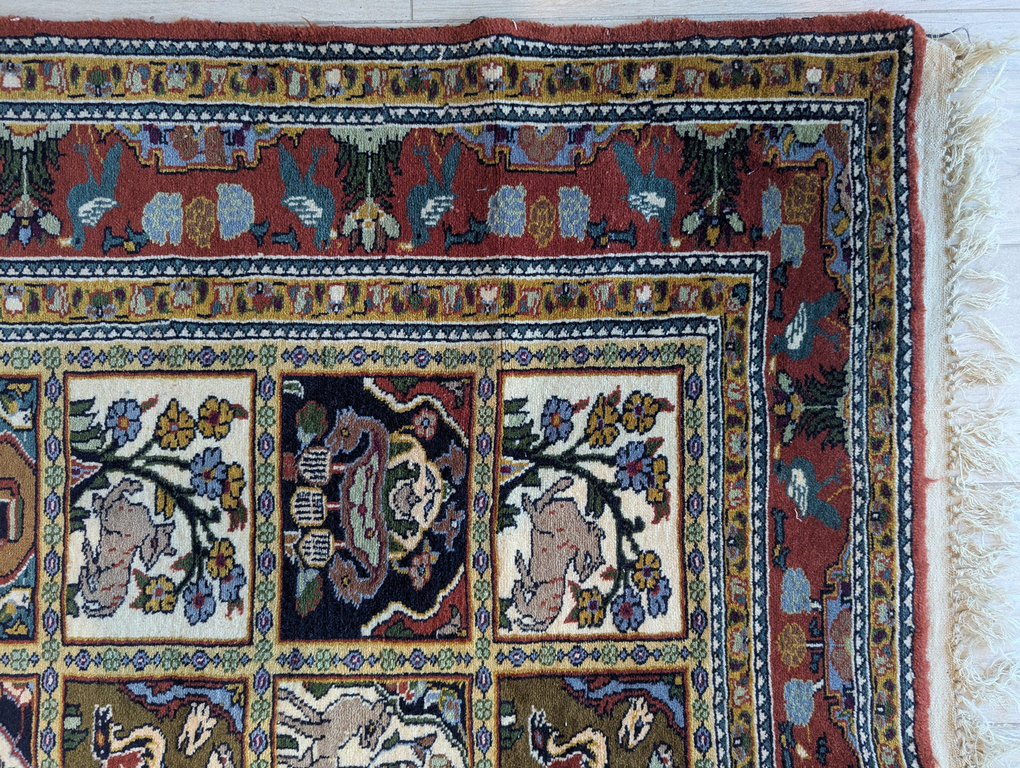 Red Bakhtiari Khesti Design 4 X 6 Feet (Sn:2734)