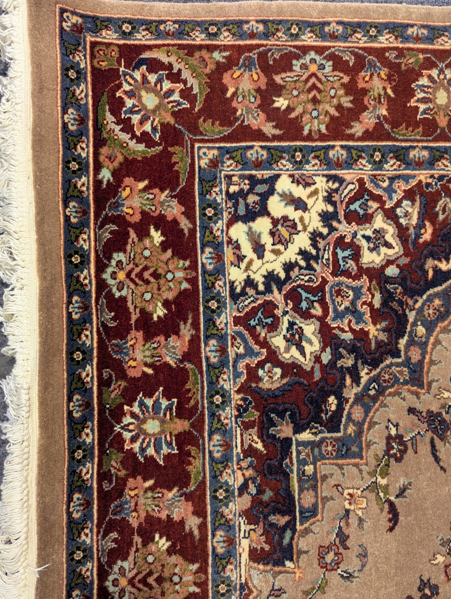 Vintage Kashan Handmade Wool Rug – 4.5x7 ft | Beige Field with Red Medallion (Sn:1940)