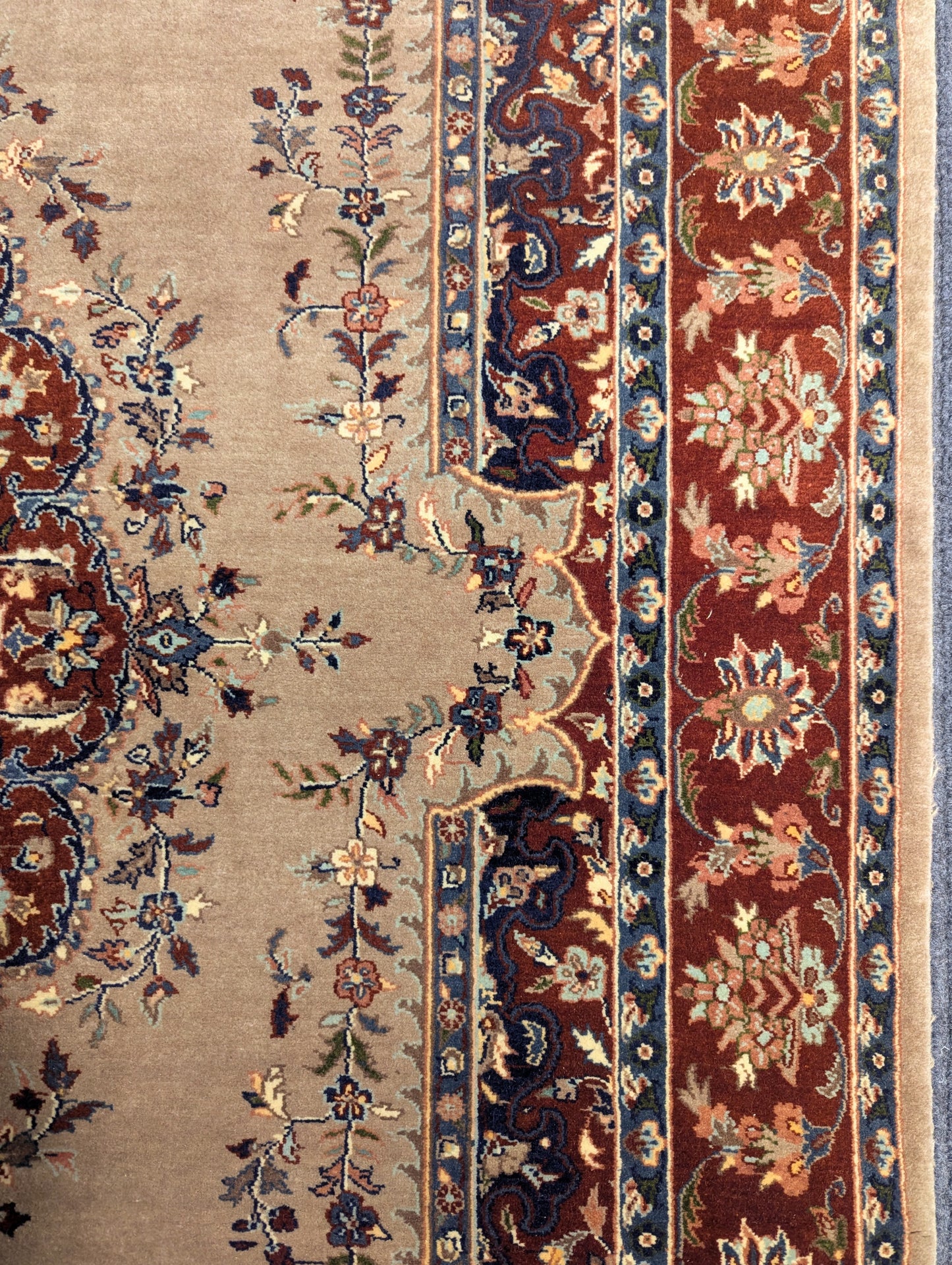 Vintage Kashan Handmade Wool Rug – 4.5x7 ft | Beige Field with Red Medallion (Sn:1940)