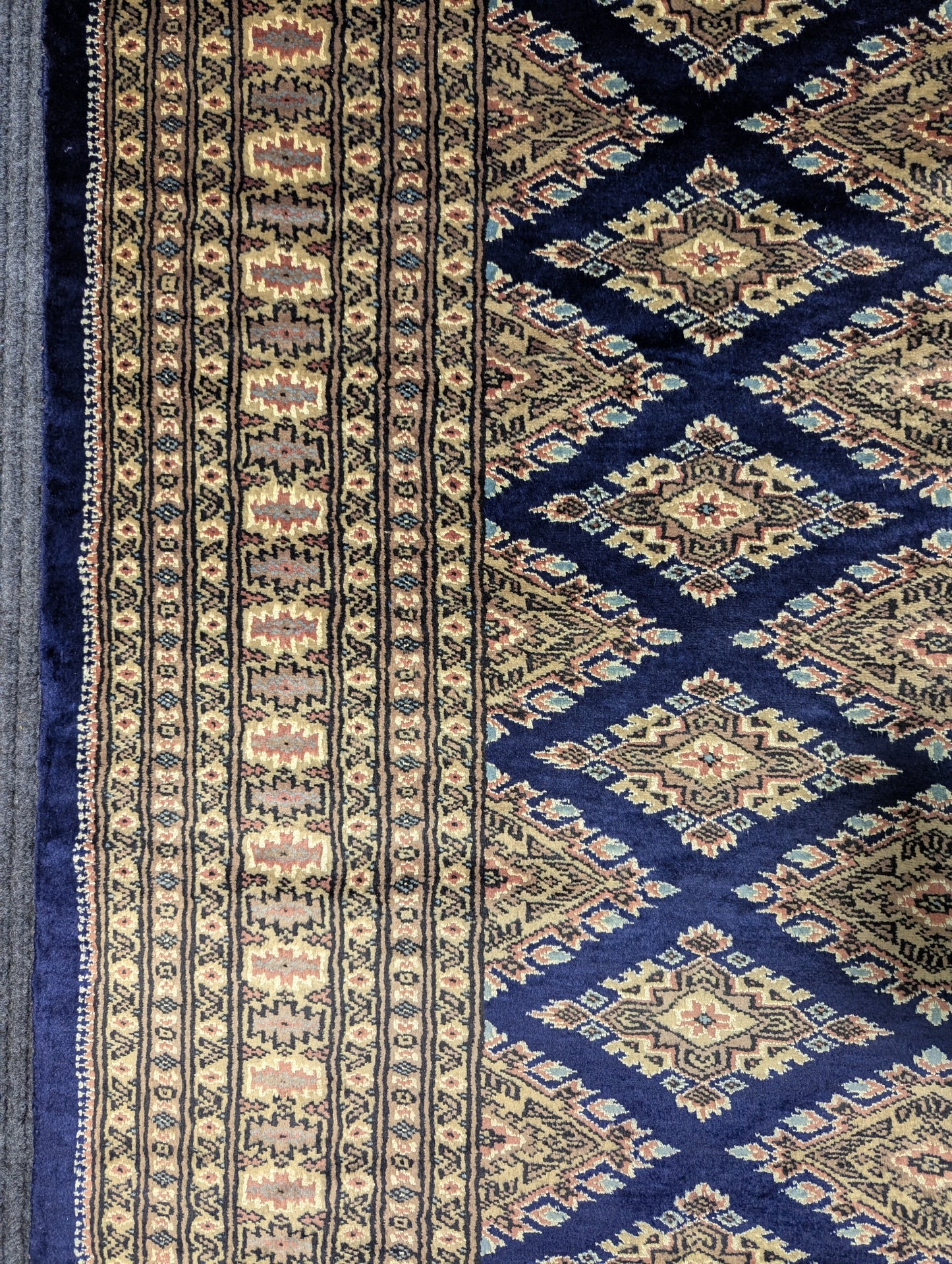 Vintage Pakistani Sarough-Style Wool Rug – 5.5x8 ft | Hand-Knotted, 45+ Years Old(sn:6485)