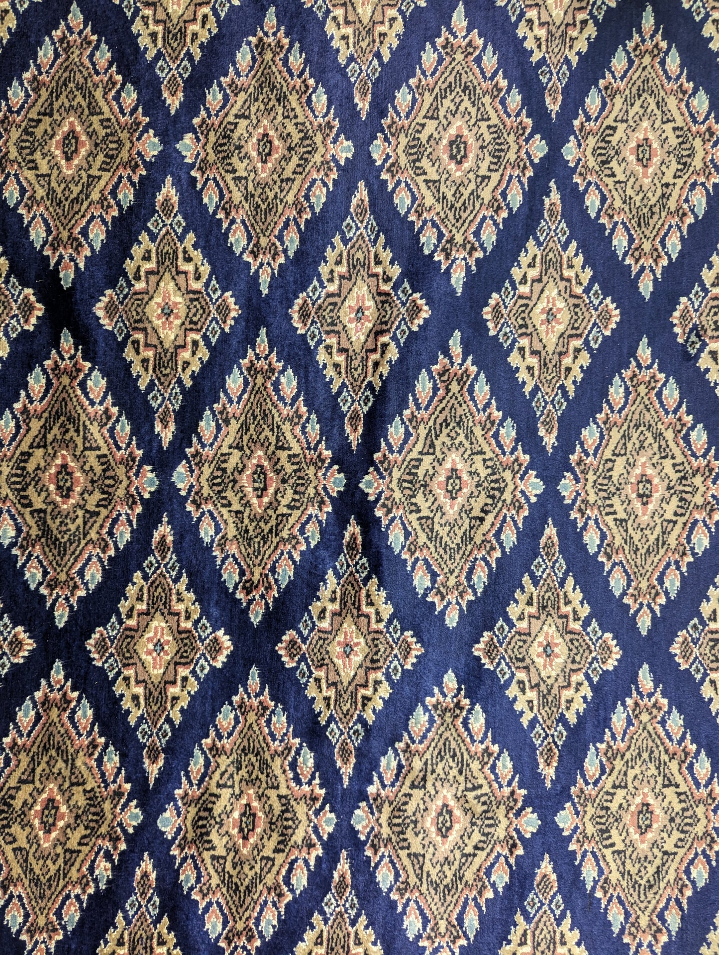 Vintage Pakistani Sarough-Style Wool Rug – 5.5x8 ft | Hand-Knotted, 45+ Years Old(sn:6485)