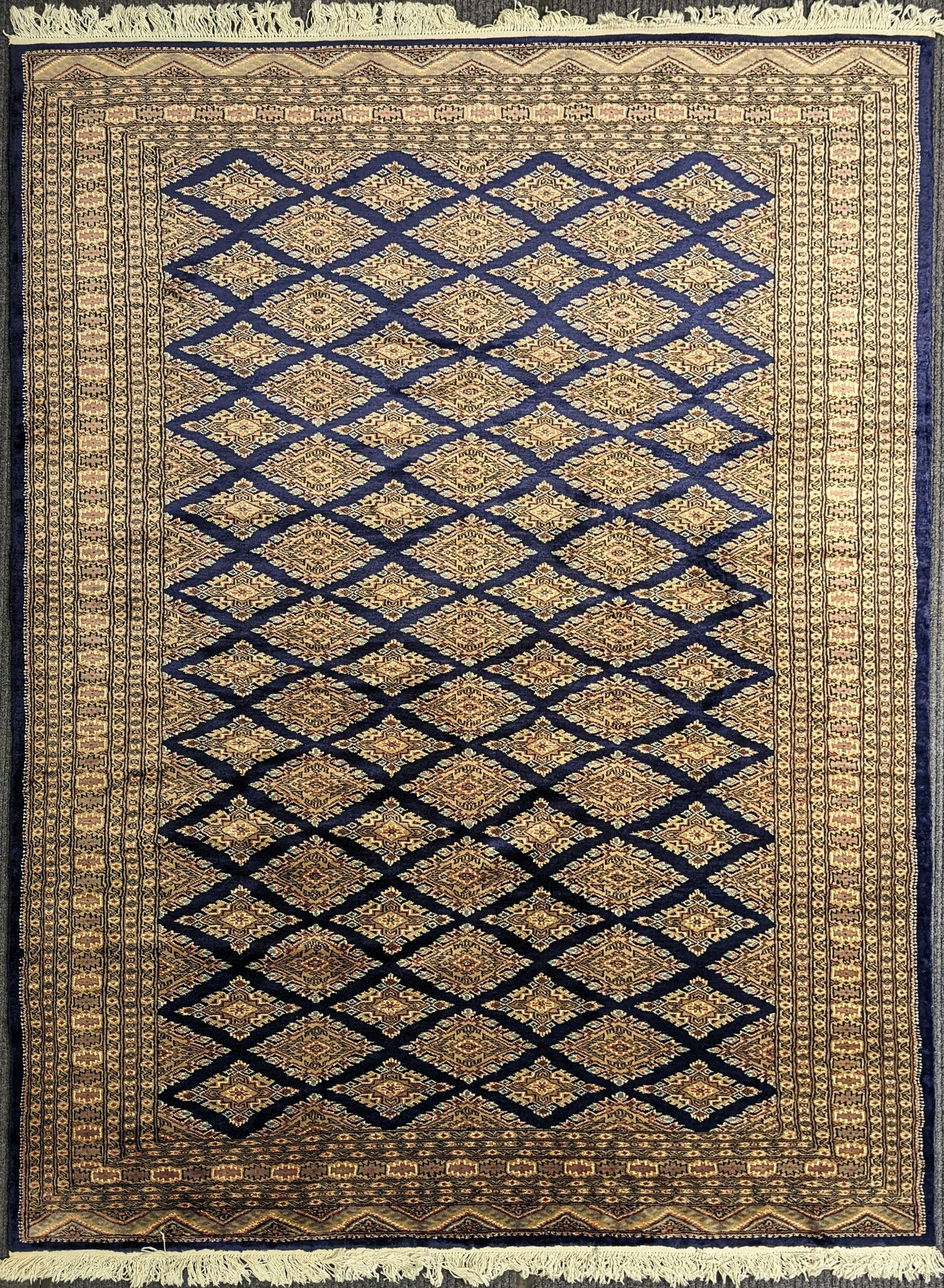 Vintage Pakistani Sarough-Style Wool Rug – 5.5x8 ft | Hand-Knotted, 45+ Years Old(sn:6485)